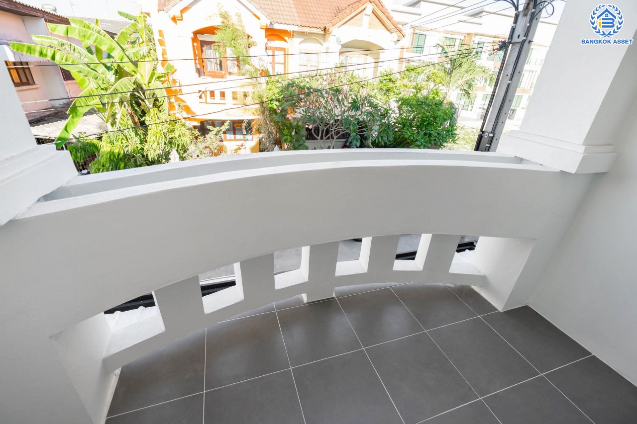 บ้านมือสองตกแต่งใหม่ ม.นันทนาการ์เด้นท์1 ราชพฤกษ์-ท่าอิฐ แบรนด์ Property Perfect หลังใหญ่ เนื้อที่ 31.3 ตร.ว. ฟังก์ชัน 2 ห้องนอน 2 ห้องน้ำ บนทำเลเดินทางสะดวก เข้า-ออกได้ ทั้งถ.ราชพฤกษ์ และถ.รัตนาธิเบศร์ ใจกลาง 2 เซ็นทรัล และใกล้รถไฟฟ้า "สถานีบางรักน้อยท่าอิฐ" เพียง 5 นาที